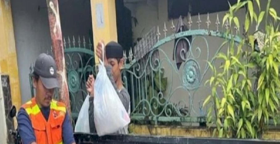 Dinas PU Kota Makassar Berbagi Sembako di Bulan Ramadan