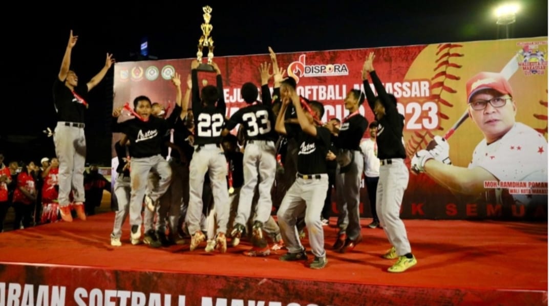 Tim Laston Dinas PU Makassar Juara Softball Makassar Wali Kota Cup U-18