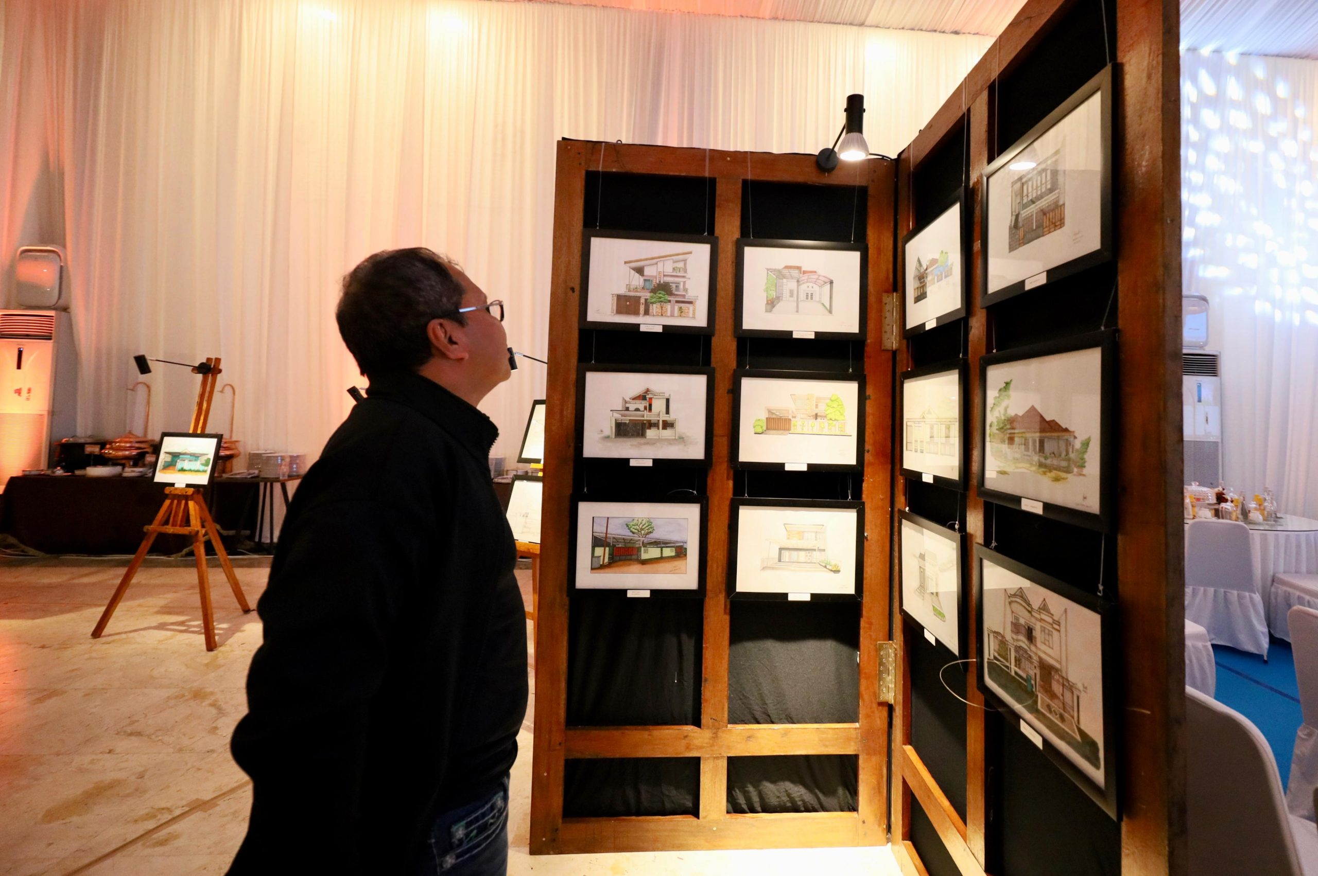 Danny Pomanto Apresiasi Gradasi Sketch Exhibition Himpunan Mahasiswa Arsitektur Unhas