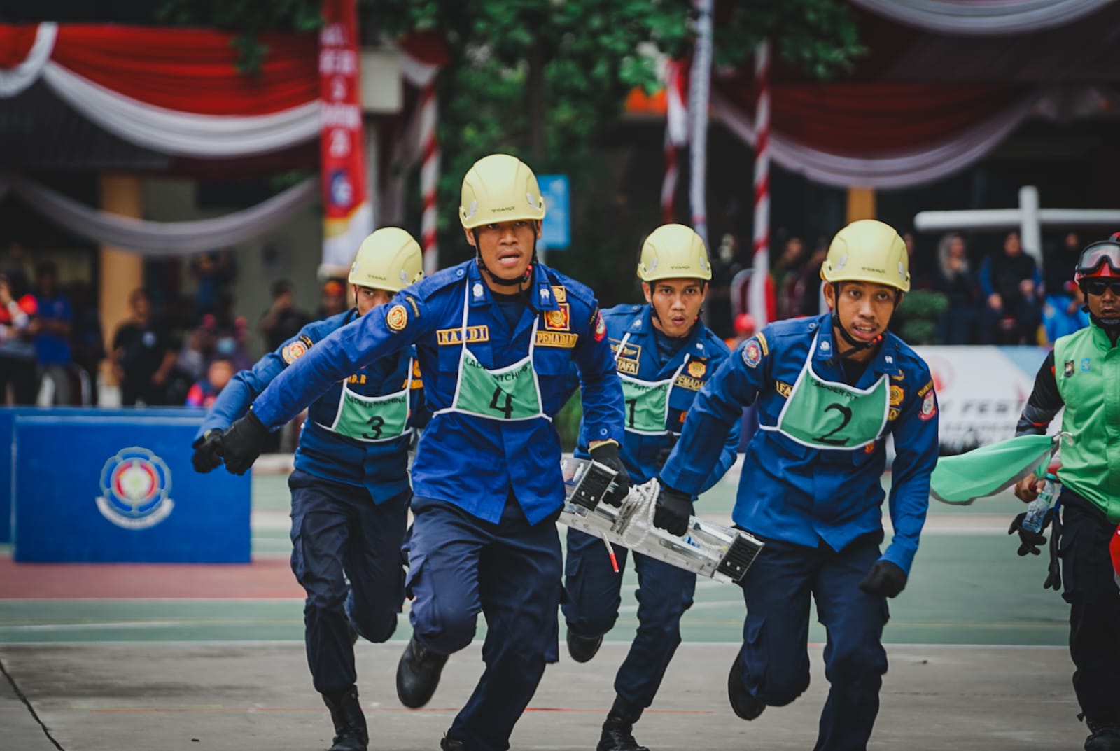 Makassar Juara 1 Hose Laying di HUT Damkar Indonesia ke-105