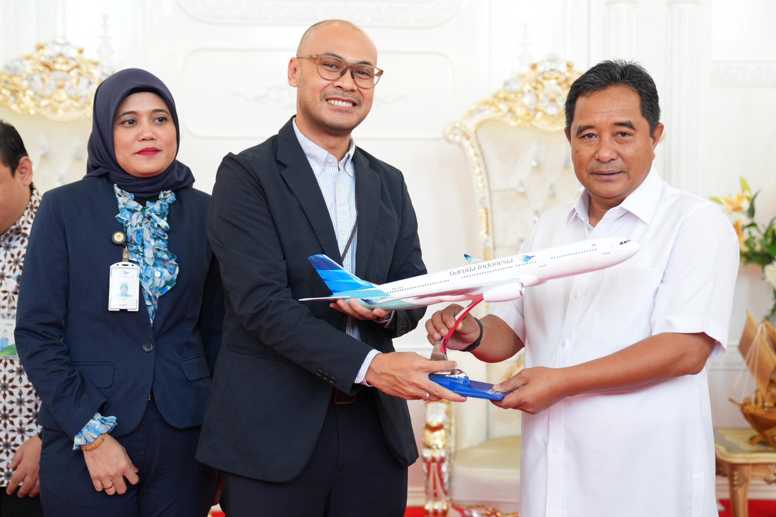 Pj Gubernur Sulsel Minta Garuda Tambah Rute Penerbangan Domestik dan Internasional