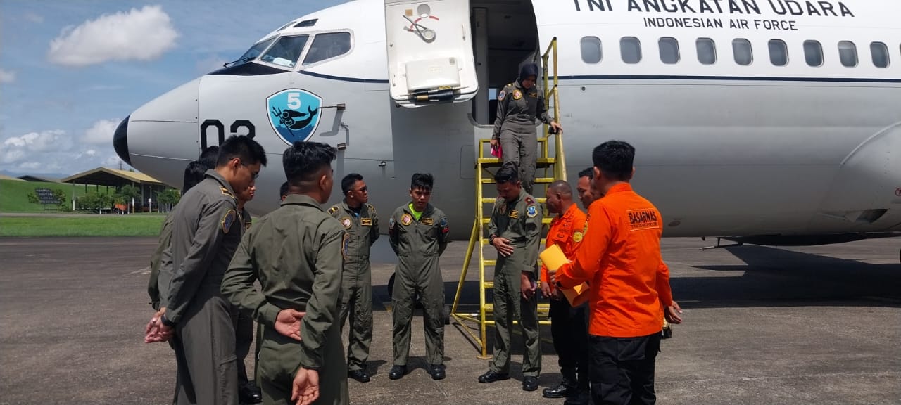 Basarnas Libatkan TNI AU Lakukan Pencarian Korban KM Yuiee Jaya 2 Lewat Udara