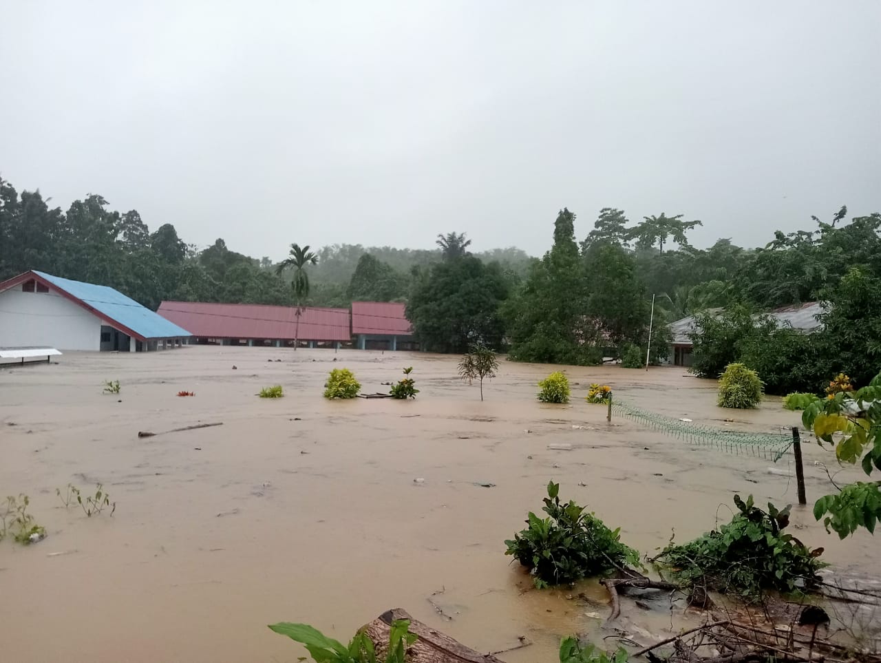 5 Kabupaten di Sulsel Diterjang Banjir dan Longsor, 7 Orang Dilaporkan Meninggal