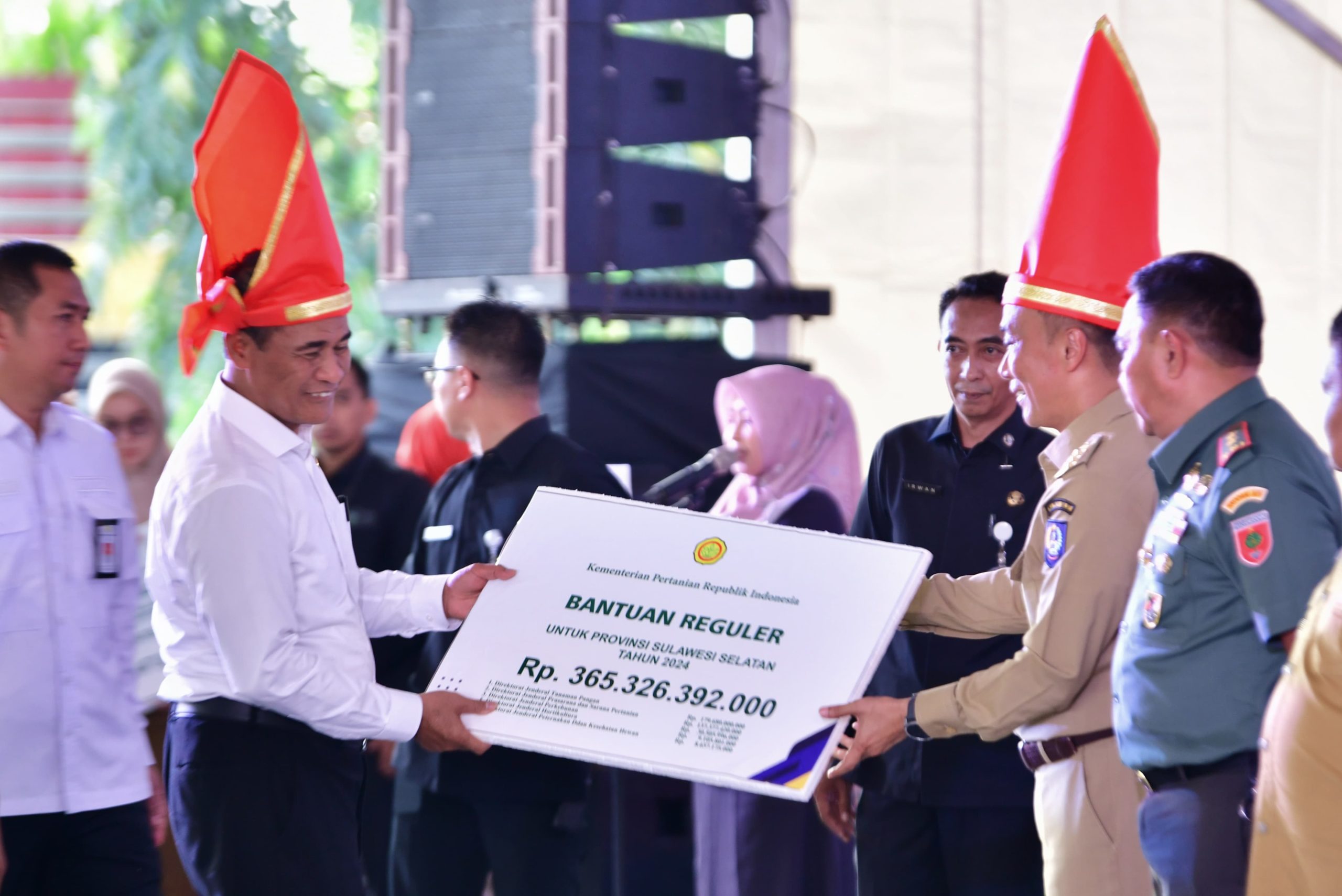 Mentan Amran Sulaiman Bantu 300 Beasiswa untuk SDM Industri Sawit di Sulsel