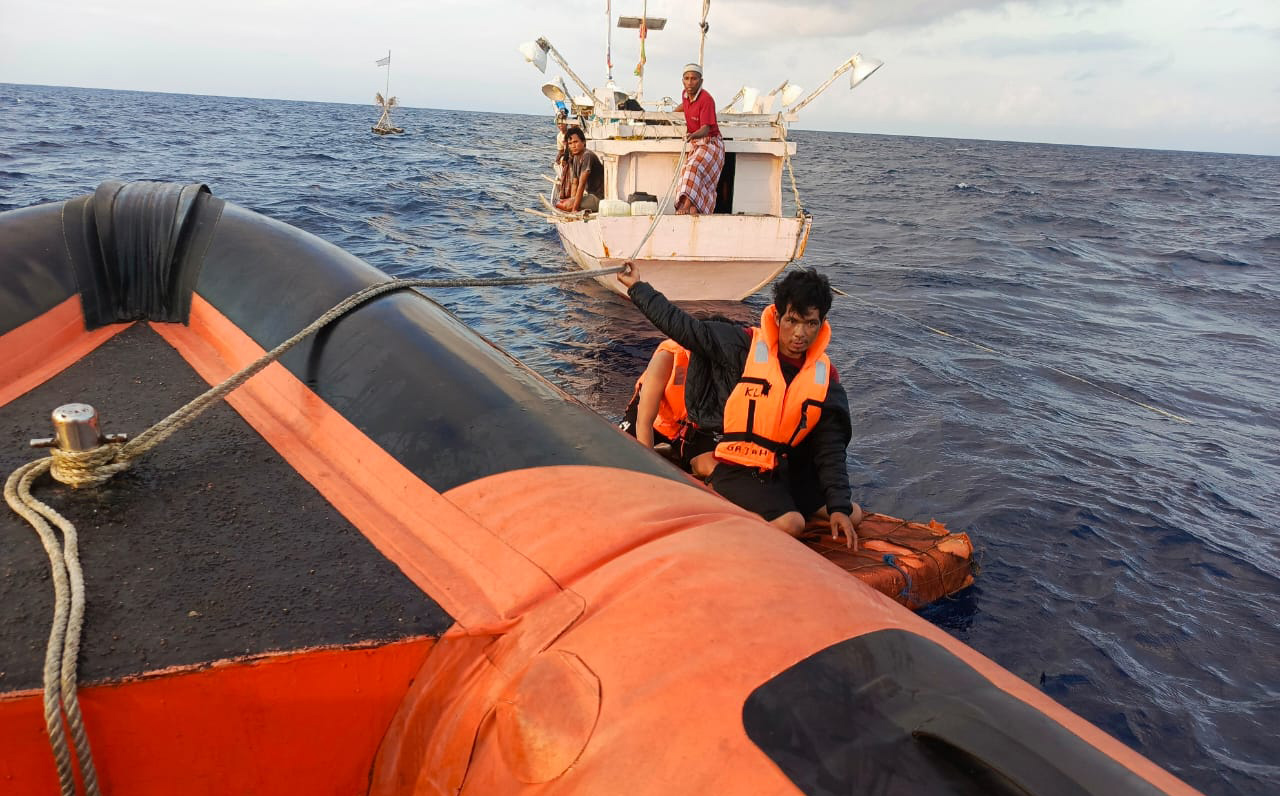 Kapal Pemuat Kopra Tenggelam di Perairan Selayar, 8 ABK Selamat