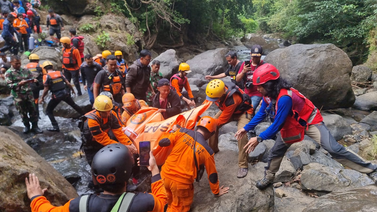 2 Gadis Belia Tenggelam di Air Terjun Jami Maros Ditemukan Meninggal