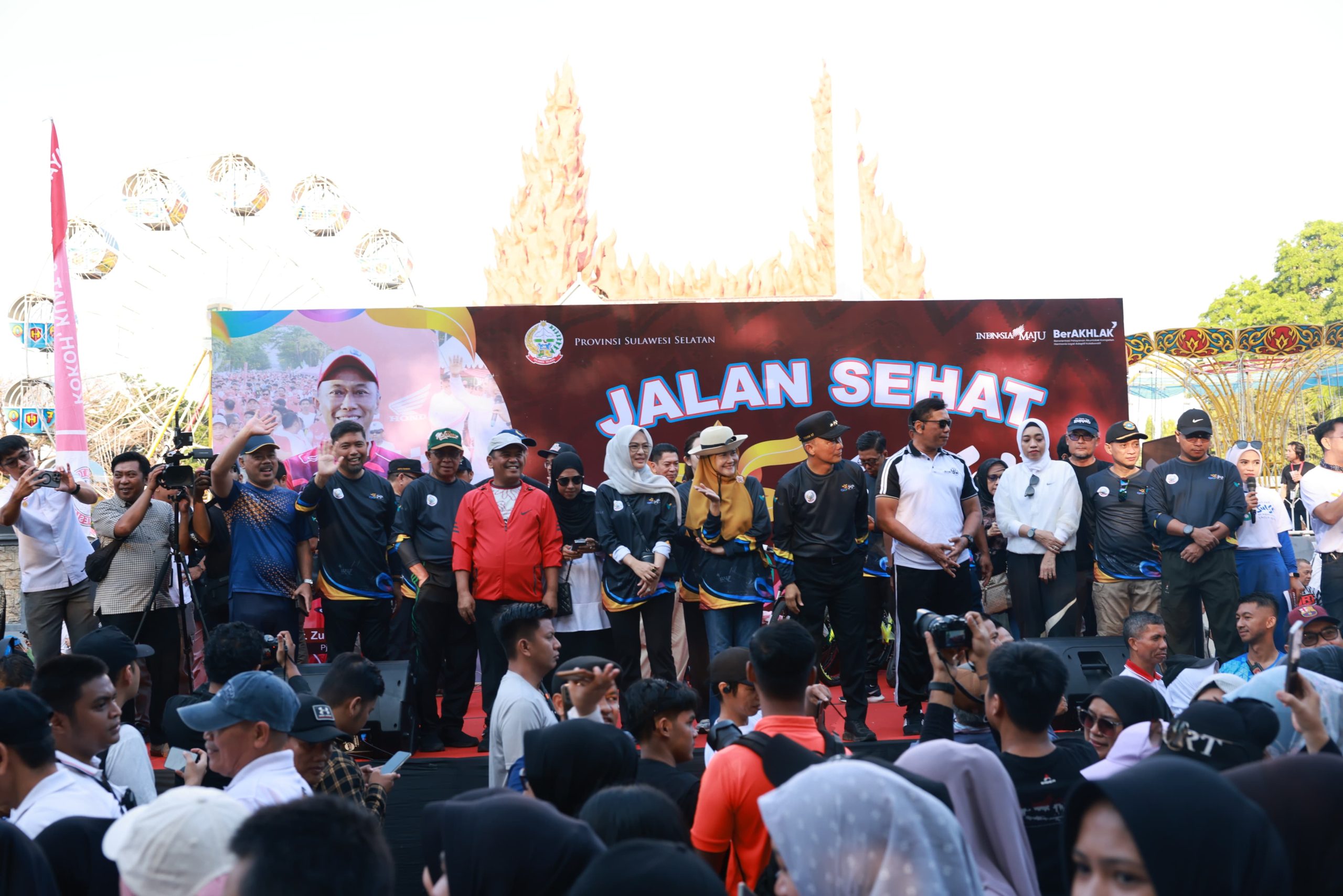 Pjs Wali Kota Makasar Meriahkan Jalan Sehat HUT Sulsel ke-355
