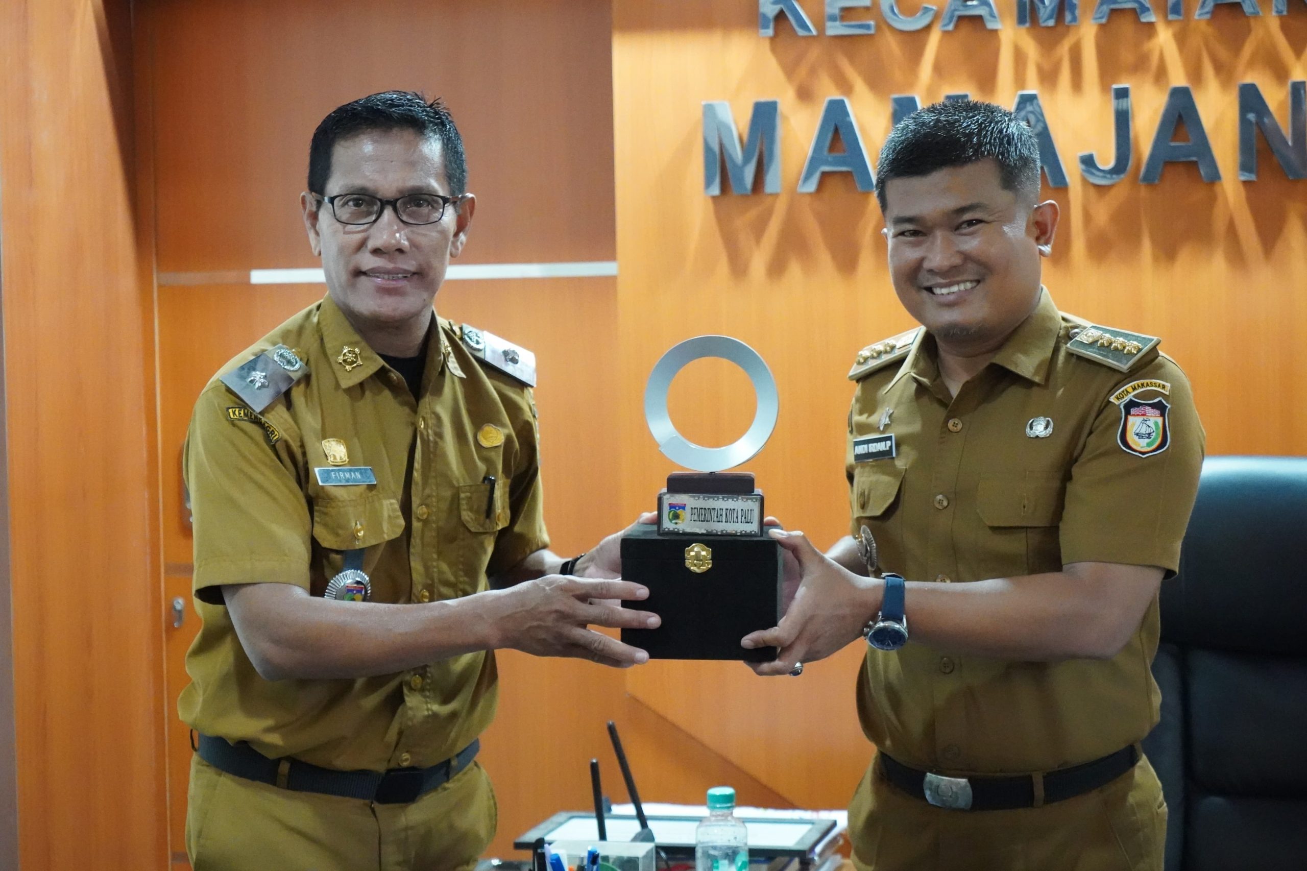 Camat Mamajang Terima Kunjungan Studi Tiru Pemerintah Kecamatan Palu Selatan