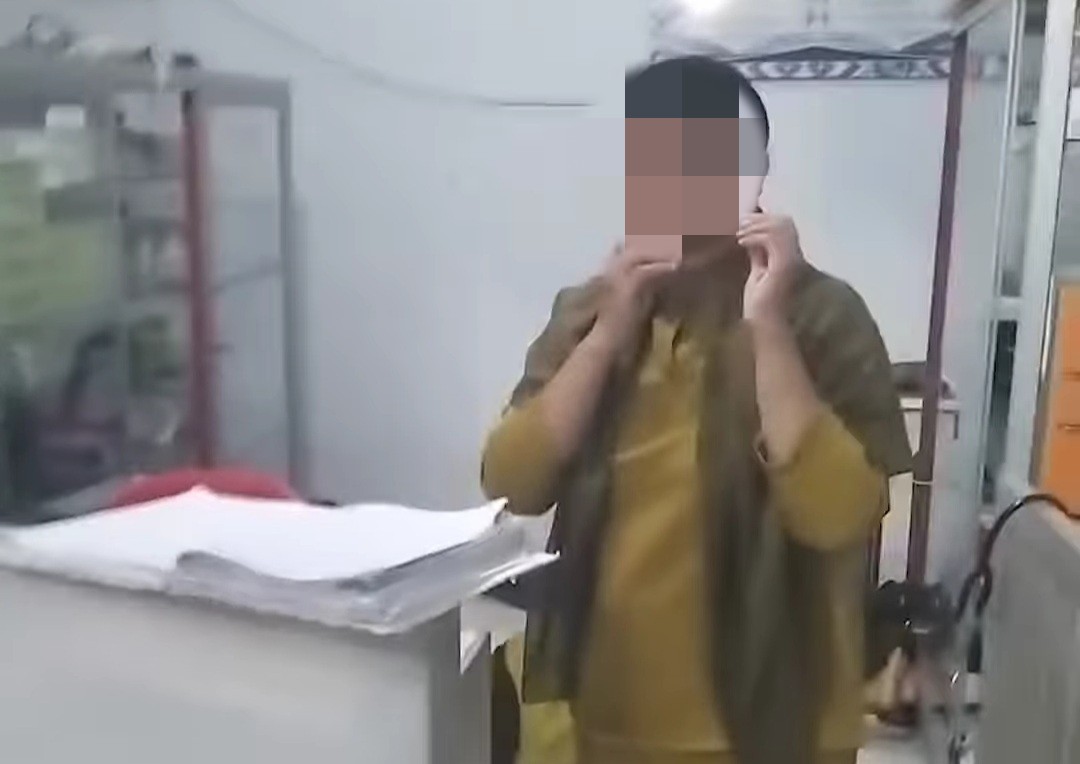 Viral Video Seorang Ibu Menangis Keluhkan Pelayanan Puskesmas di Bone