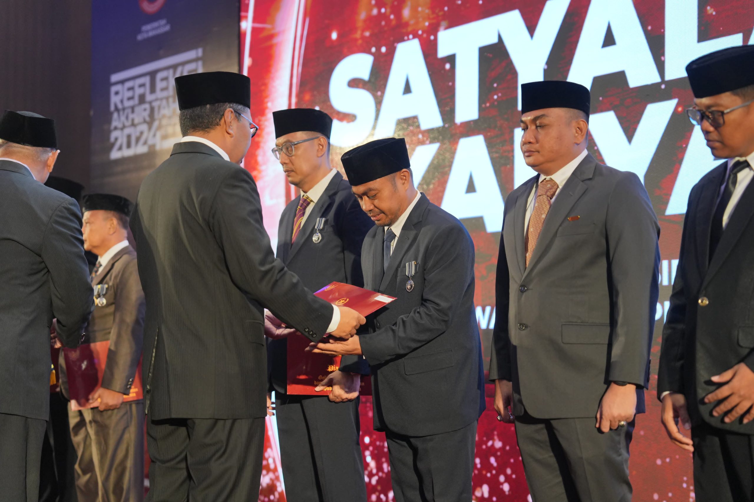 Kadispar Makassar Roem Diganjar Penghargaan Satyalancana Karya Satya dari Presiden RI