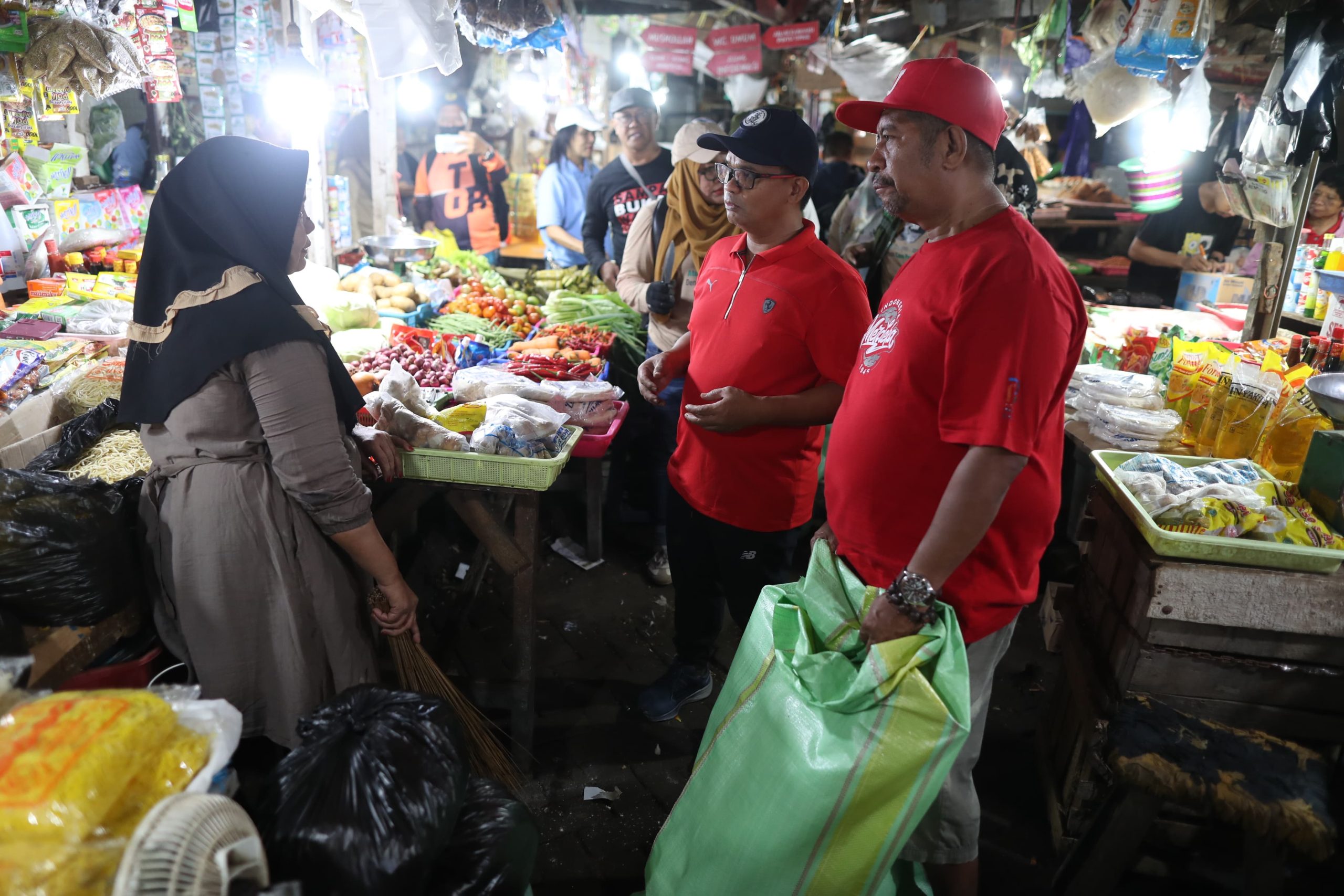 Rangkaian Peringatan Hari Peduli Sampah Nasional 2025, DLH Makassar Aksi Bersih di Pasar Panakukang