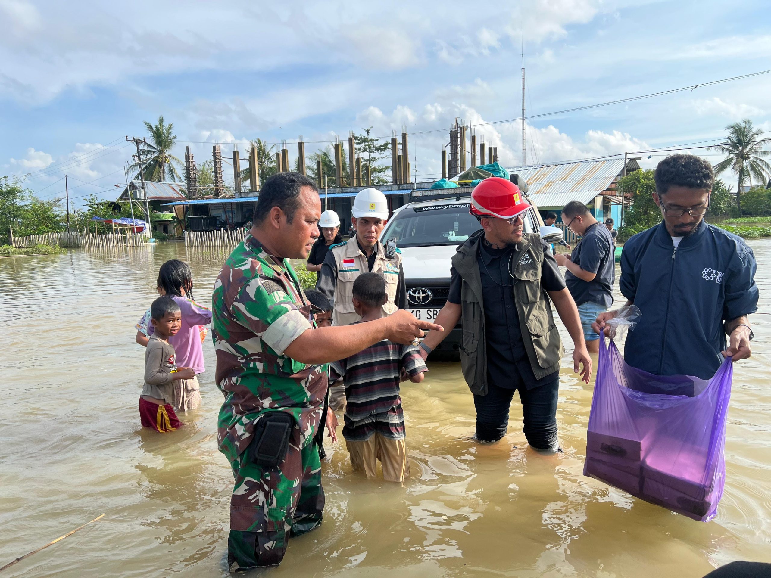 PLN UID Sulselrabar Gercep Bantu Korban Banjir di Kabupaten Maros