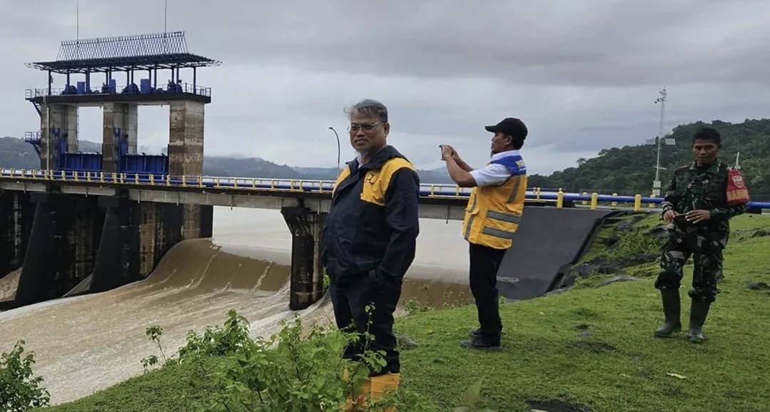Permukan Air Bendungan Bili-bili Mulai Surut