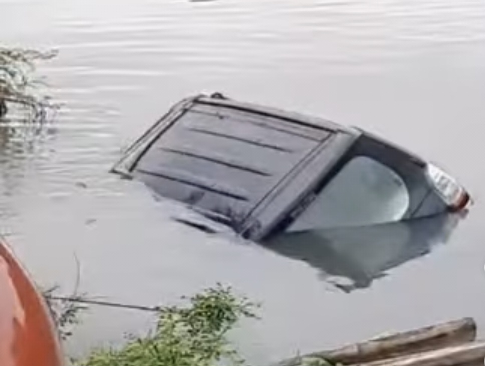 Mobil Travel Terjun Bebas di Kanal Borong Antang, Pengemudi Tewas