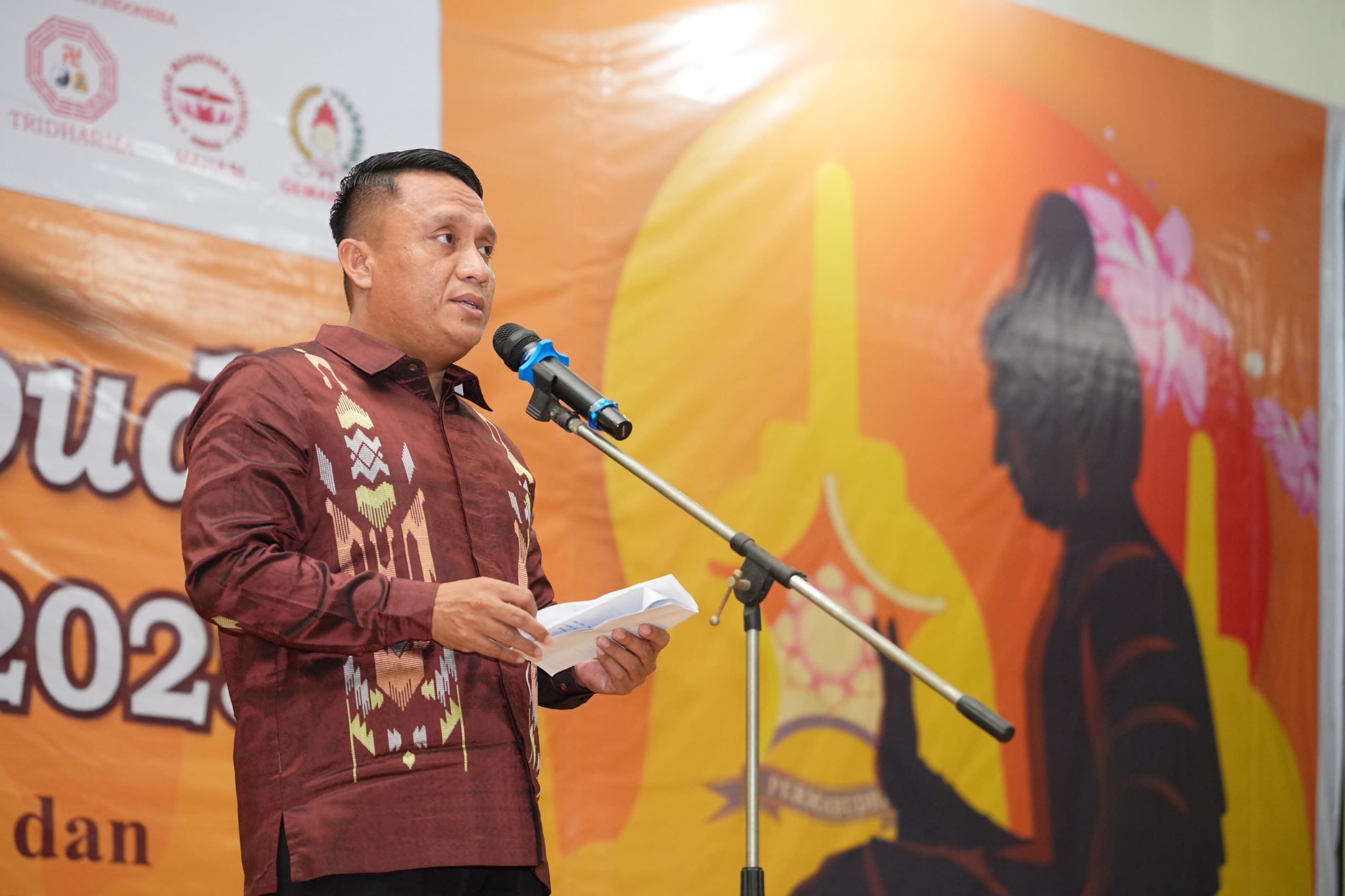 Pemprov Sulsel Puji Peran Umat Buddha dalam Bangun Karakter Bangsa di Perayaan Waisak