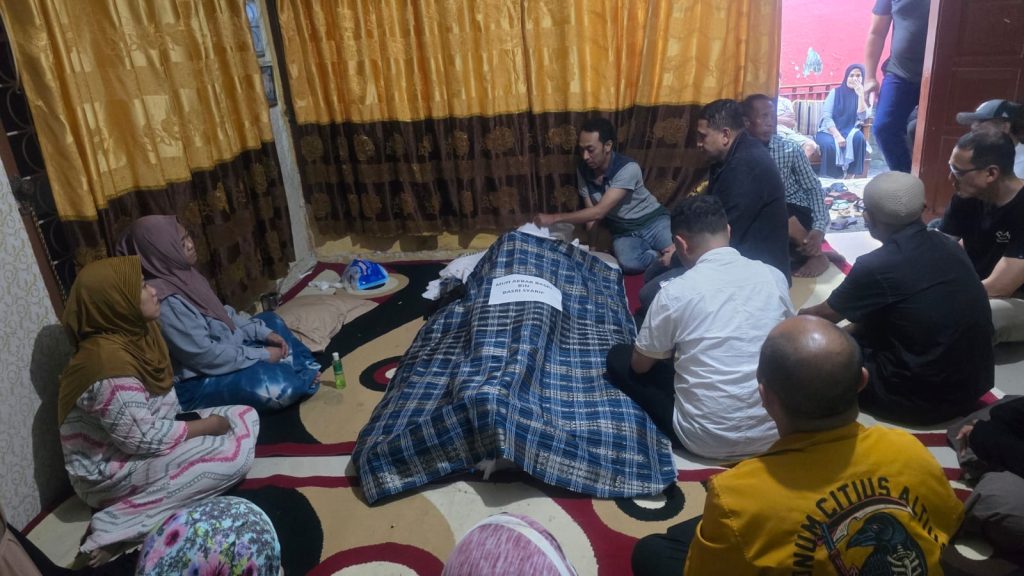 Appi Melayat ke Rumah Duka Korban Insiden Pembakaran Kantor DPRD Makassar