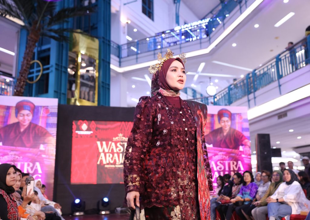Tenun Bombang dan Tenun Lontara Ambil Bagian di Wastra Arajang 2025