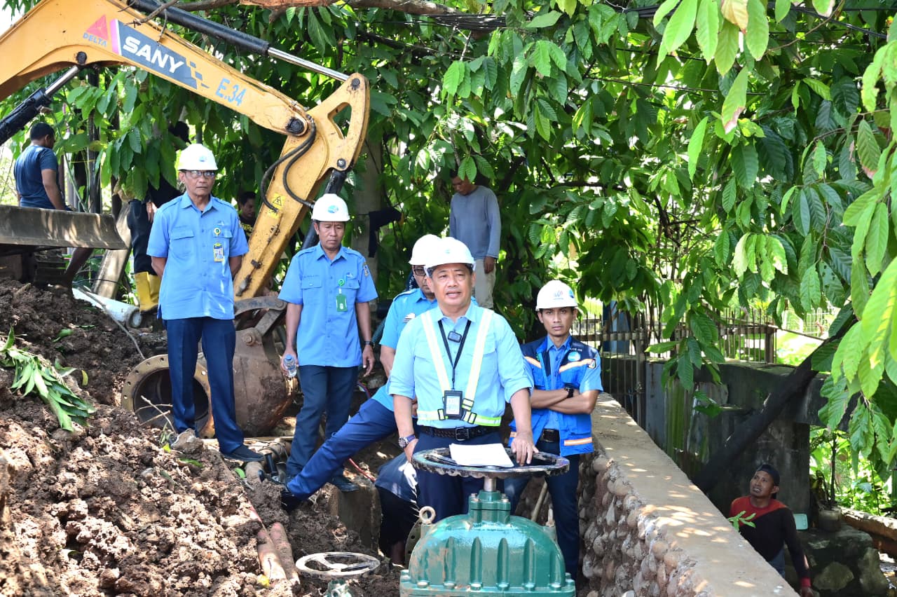 Plt Dirut PDAM Makassar Tinjau Koneksi Pipa Tello, Pastikan Pasokan Air ke Timur Kota Kembali Lancar