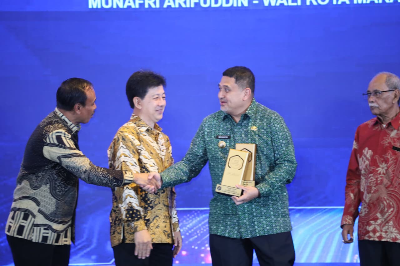 Pemkot Makassar Raih Golden Trophy Top Digital 2025 di Tingkat Nasional