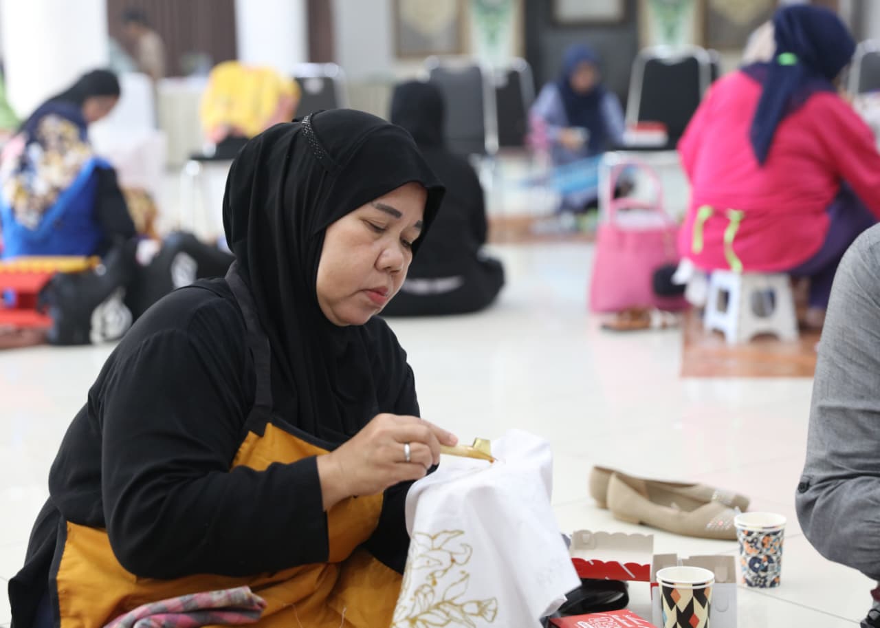 Pelatihan Wastra Daerah Cetak 30 Pembatik Lontara