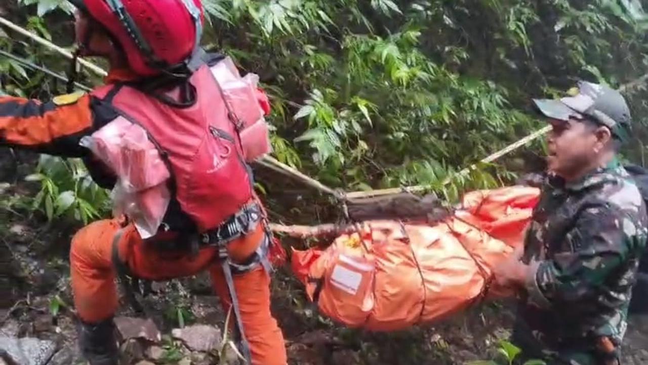 Tim SAR Gabungan Kembali  Temukan Jenazah Korban Pesawat ATR 42-500 