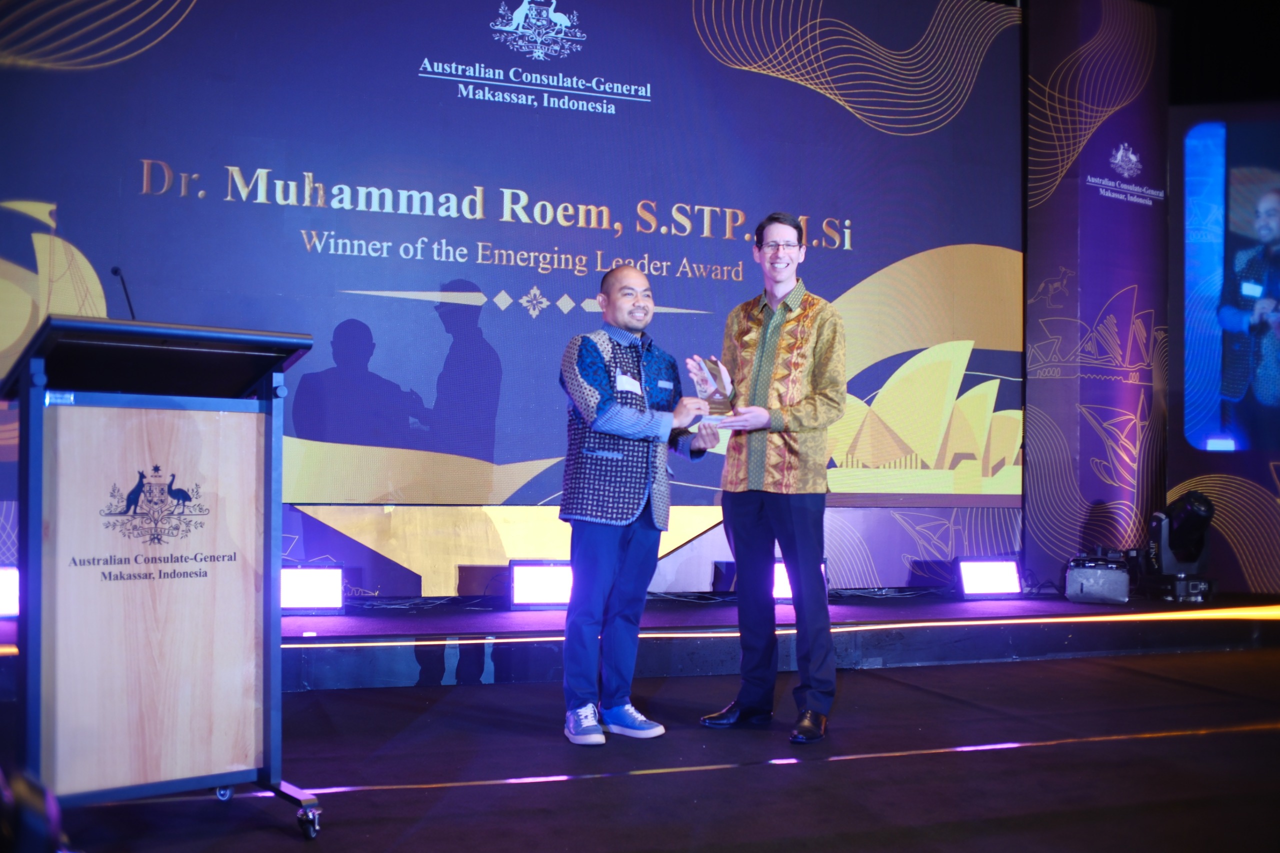 Kediskominfo Makassar, Muhammad Roem Dinobatkan Emerging Leader oleh Konsulat Australia