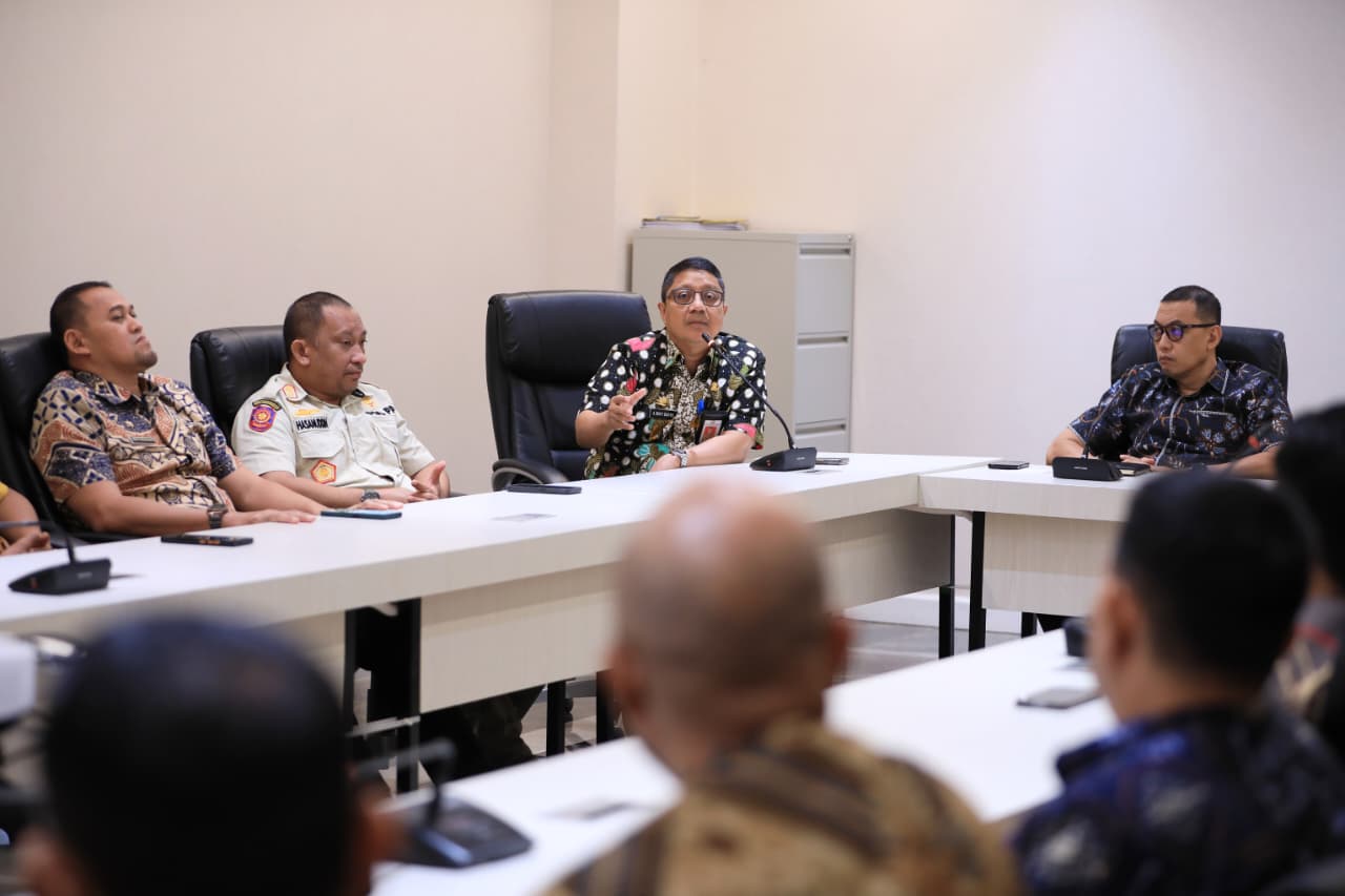 Dinsos Makassar Tingkatkan Patroli, Sekda Siapkan HT untuk Perkuat Koordinasi Wilayah