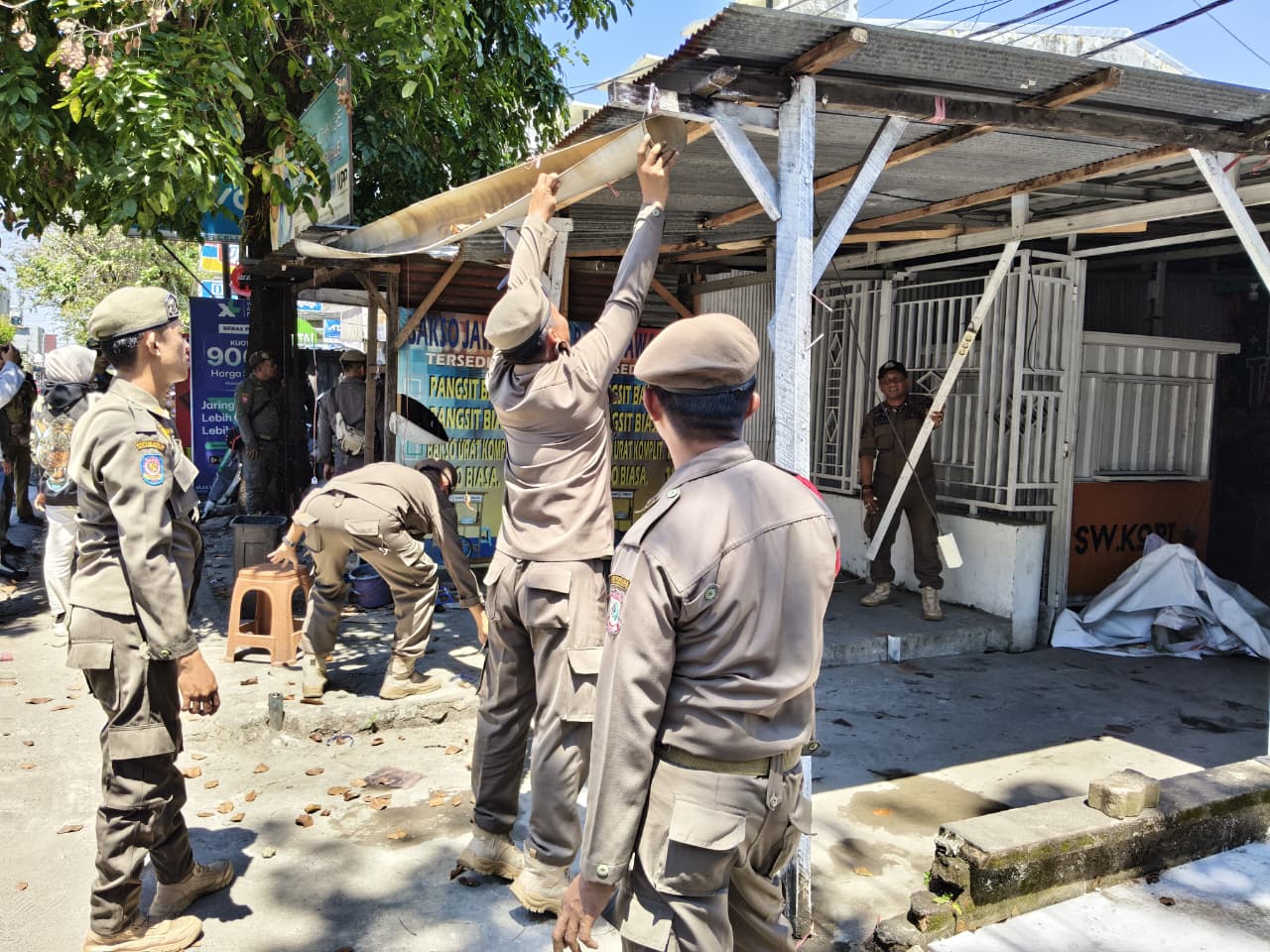 Warkop Viral hingga Lapak di Atas Fasum Ditertibkan, Camat Tallo Tegaskan Tak Tebang Pilih