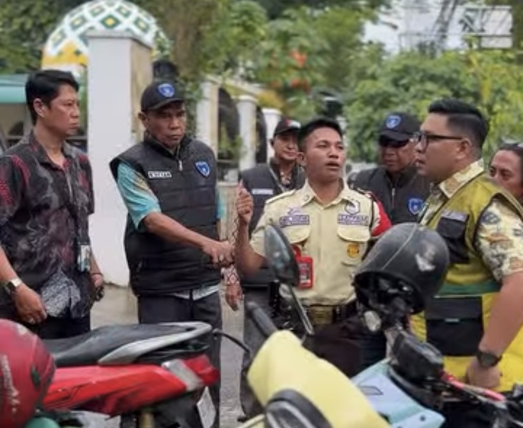 Sering Macet, Perumda Parkir Makassar Raya Bersihkan Badan Jalan RS Labuang Baji dari Parkir Liar
