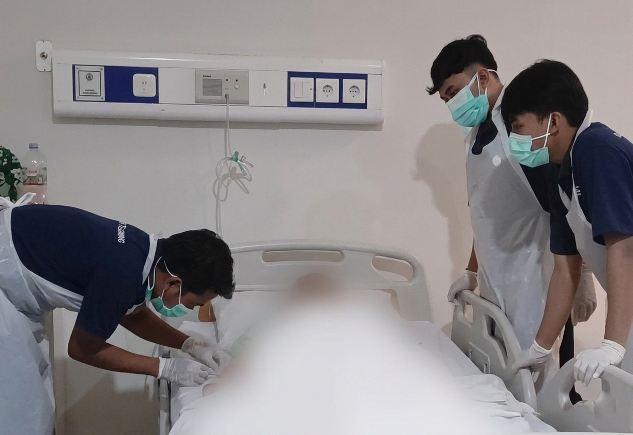 Lebih dari Sekadar Kebersihan, Ketulusan Cleaning Service RSUD Daya Makassar Tuai Pujian