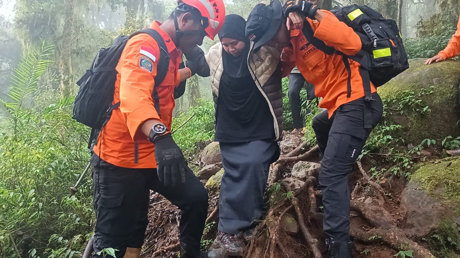 Dua Pendaki Perempuan Terjebak di Gunung Bulubaria, Basarnas Makassar Kerahkan Tim Rescue