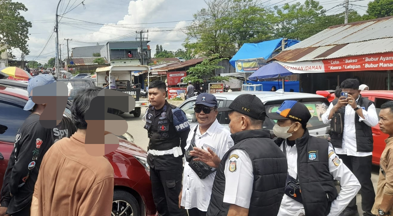 Bikin Macet, Parkir Bahu Jalan dan PKL di Depan Asrama Haji Makassar Ditertibkan
