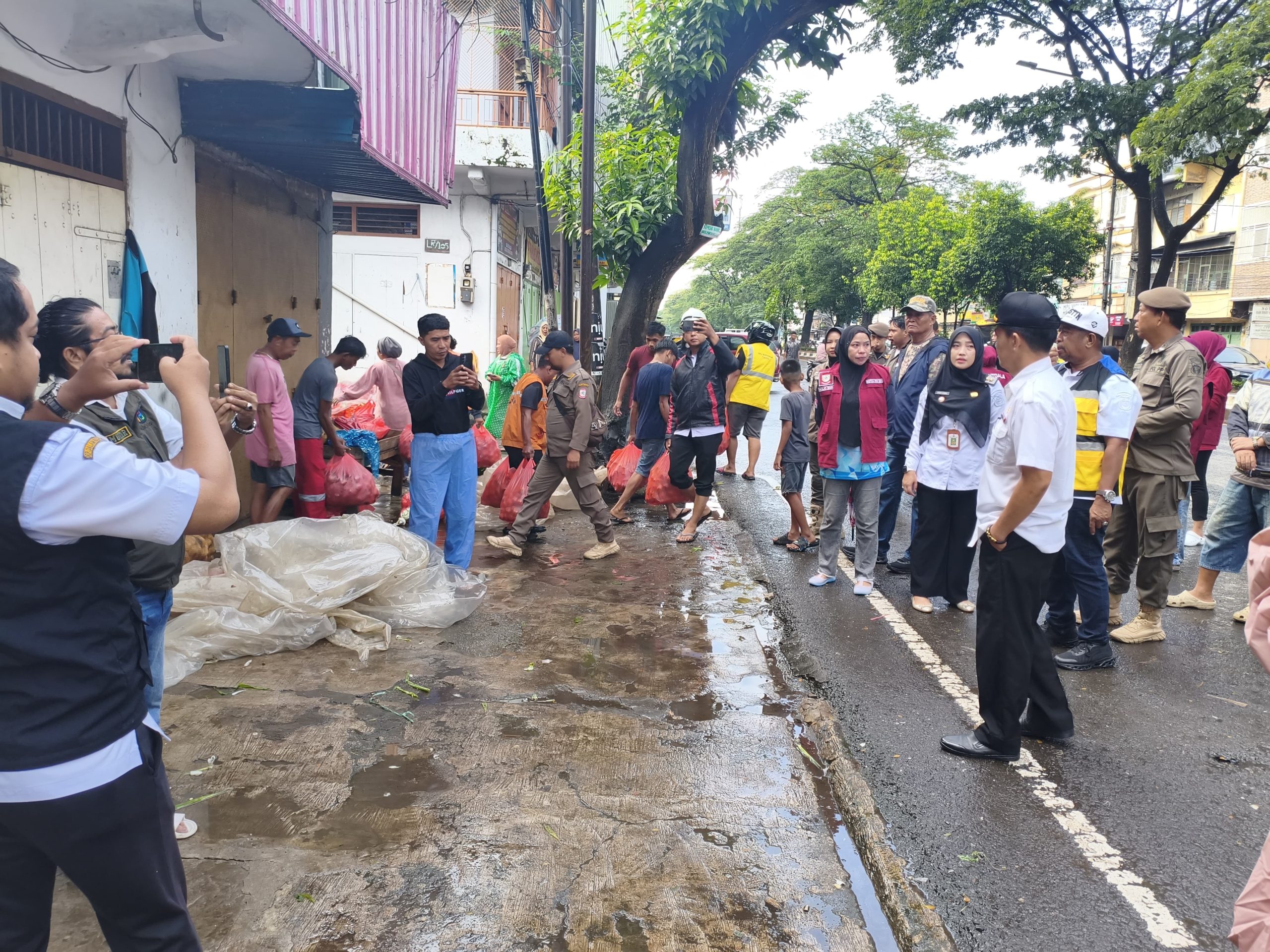 Pedagang Pasar Tumpah Veteran Utara Mulai Direlokasi ke Terminal Mallengkeri