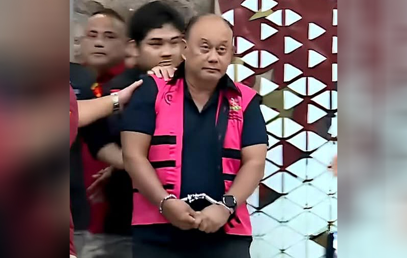 Tangan Terborgol, Dadan Hindayana Keluar dari Gedung Bundar Usai Diperiksa Kejagung