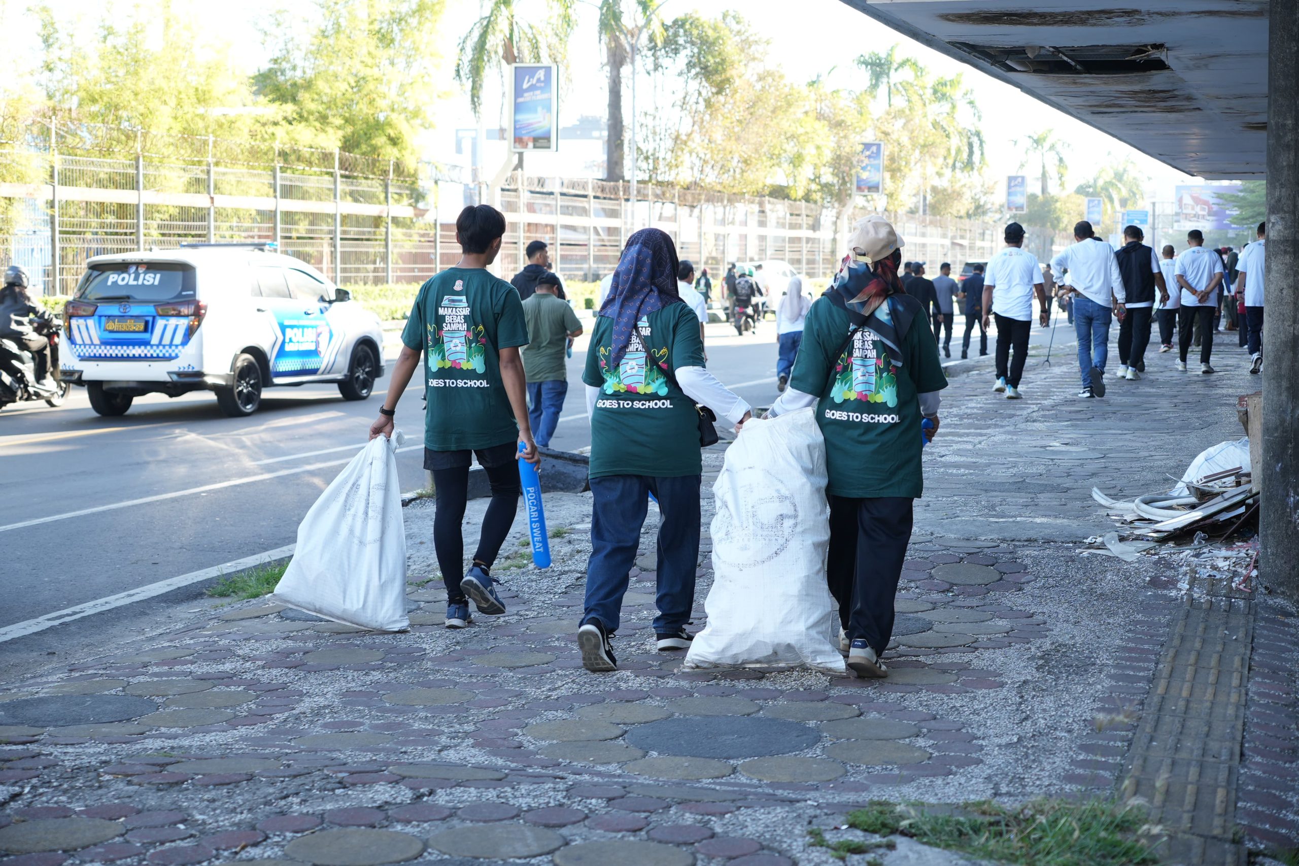 Aksi Plogging Pemkot Makassar: Olahraga Sambil Angkut Ratusan Kilo Sampah di Hari Lingkungan Hidup