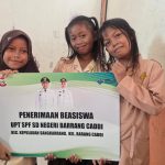 Kunjungi Warga di Kecamatan Pulau Sangkarang, Appi Salurkan Bantuan Beasiswa Rp2,1 Miliar
