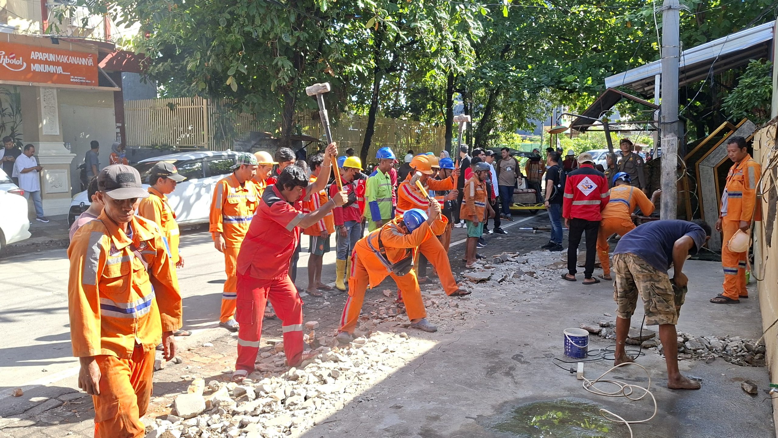 Tak Tebang Pilih! Pemkot Makassar Tertibkan Tenda Pallubasa Serigala yang Viral di Medsos
