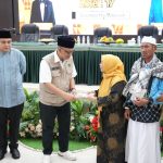 Jemaah Haji Kloter 17 Tiba di Makassar, Disambut Menhaj RI dan Wali Kota