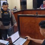 Pria Berparang Hadang Pemotor Acak, Ternyata Korbannya Polisi!