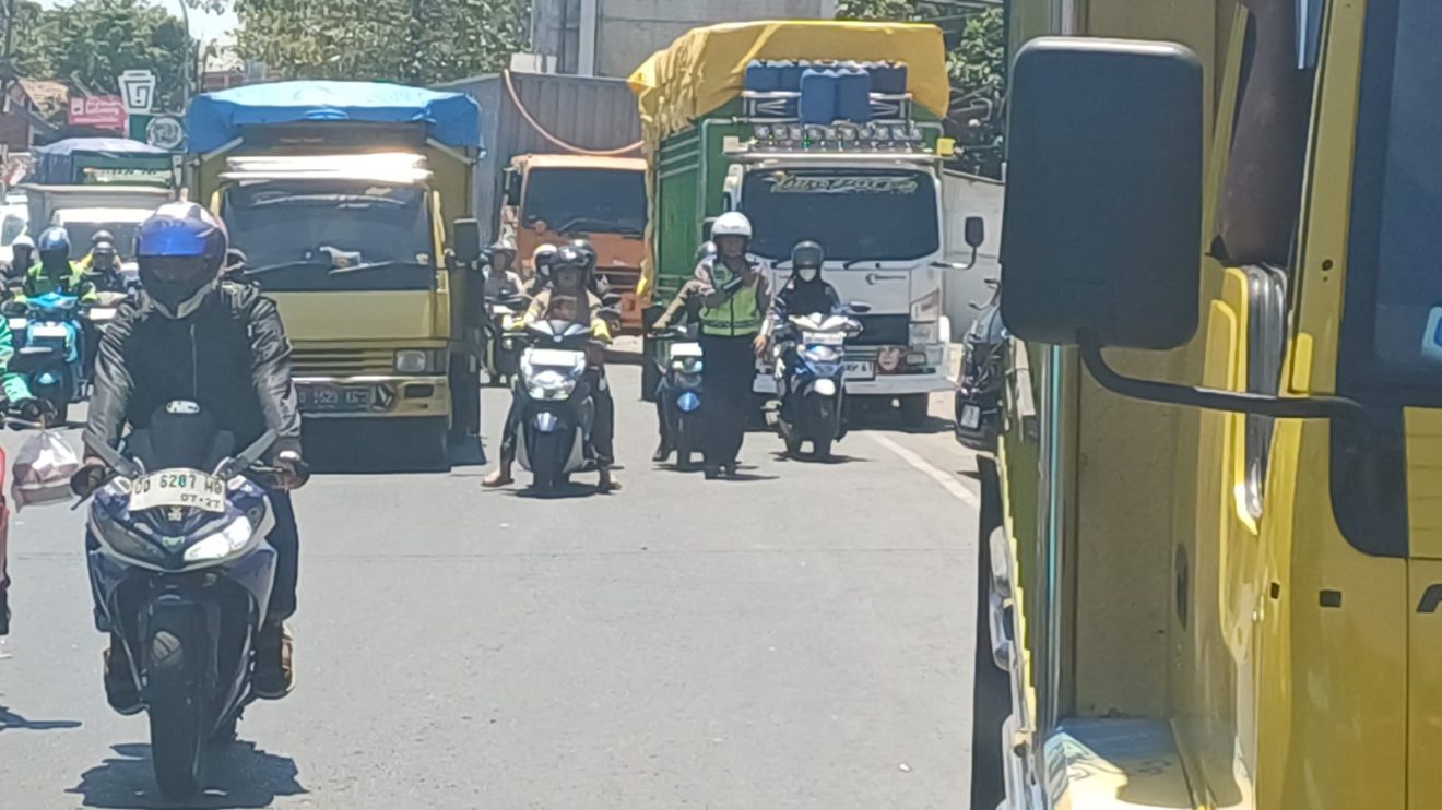Antrean Truk di SPBU Daya Makassar Picu Macet, Polisi Turun Tangan