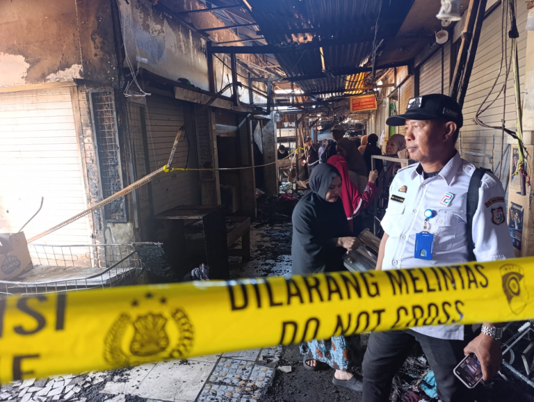Kebakaran di Pasar Pabaeng-baeng Barat Makassar Hanguskan 29 Tempat Usaha, Total 37 Pedagang Terdampak