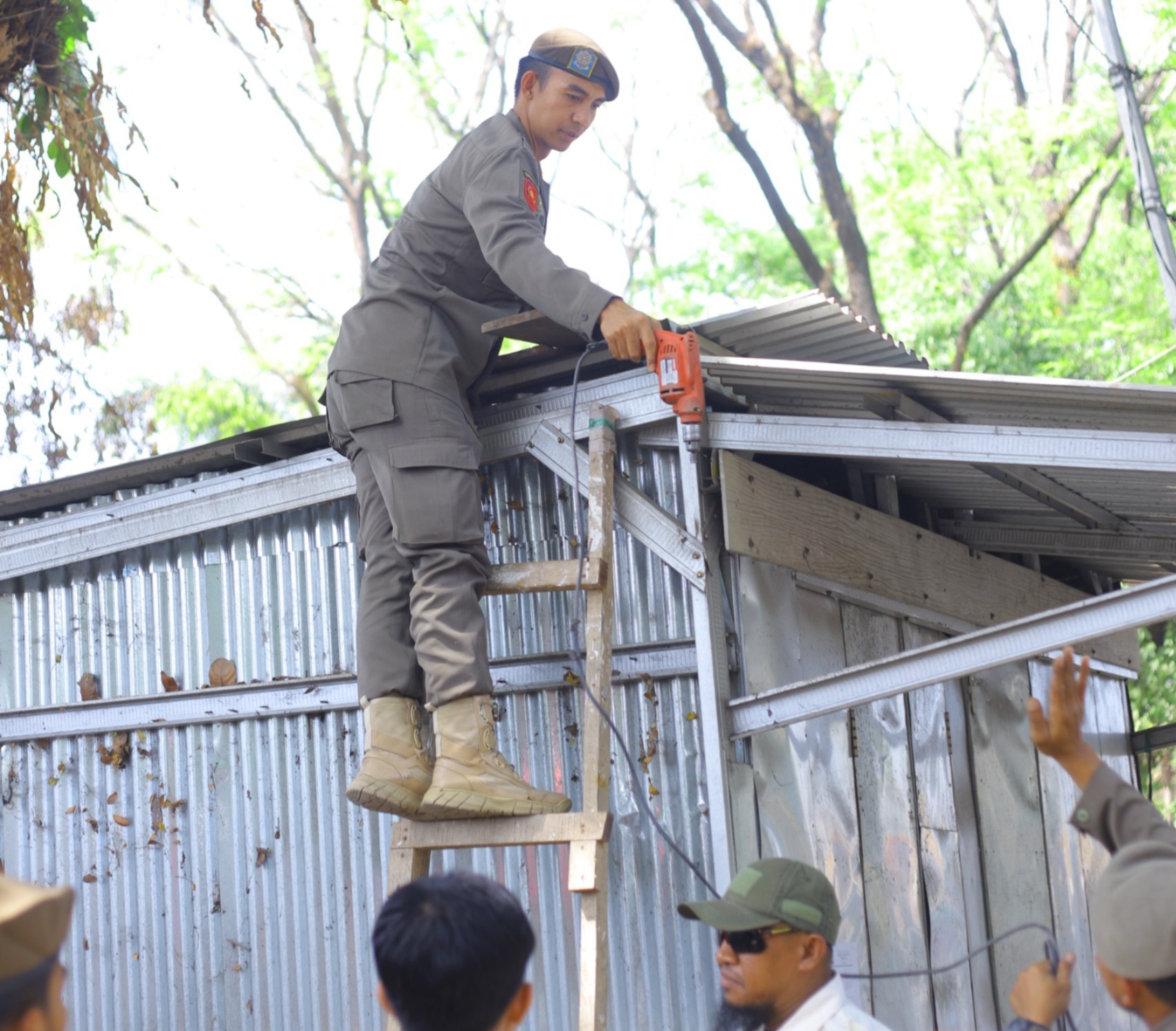 Puluhan Tahun Beridir di Atas Fasum, 3 Bangunan Liar di Jalan Petintis Kemerdekaan