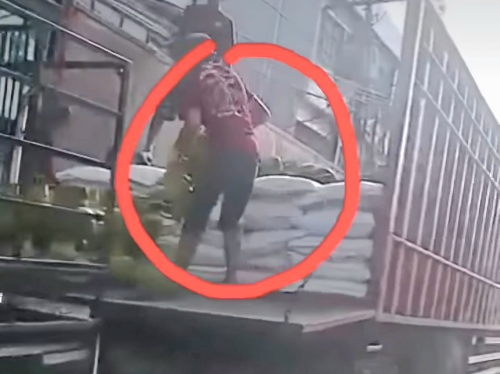 Viral Pengiriman LPG 3 Kg via Ekspedisi di Jalan Cakalang Makassar, Diduga Ada Backing
