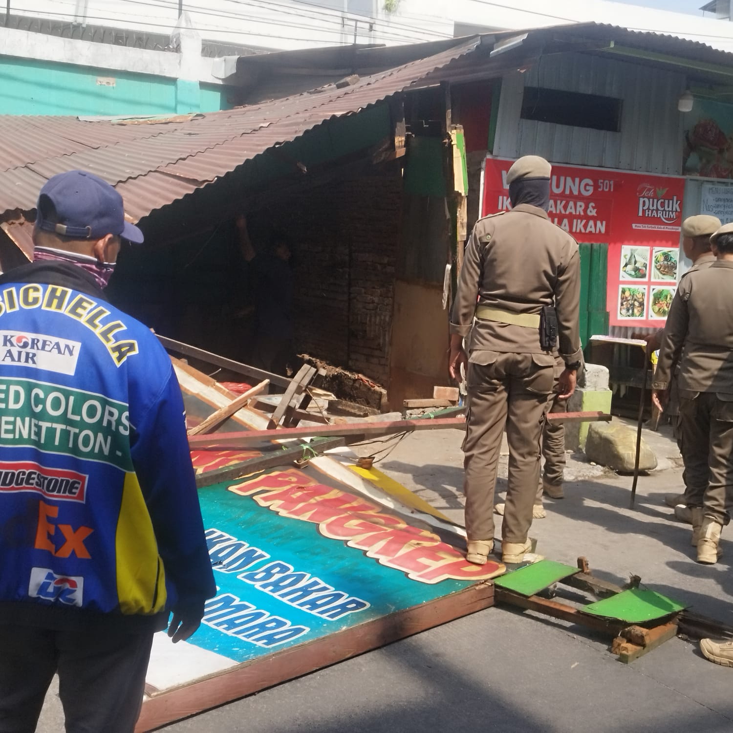 10 Lapak di Jalan Gunung Lompo Battang Dibongkar