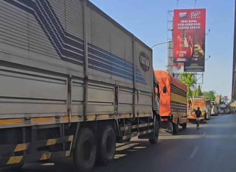 Truk dan Bus Diusul Hanya Boleh Antre di SPBU Makassar Saat Malam Hari