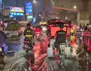 Hujan Perdana di Makassar Disambut Suka Cita Warga, Sejumlah Ruas Jalan Ikut Tergenang
