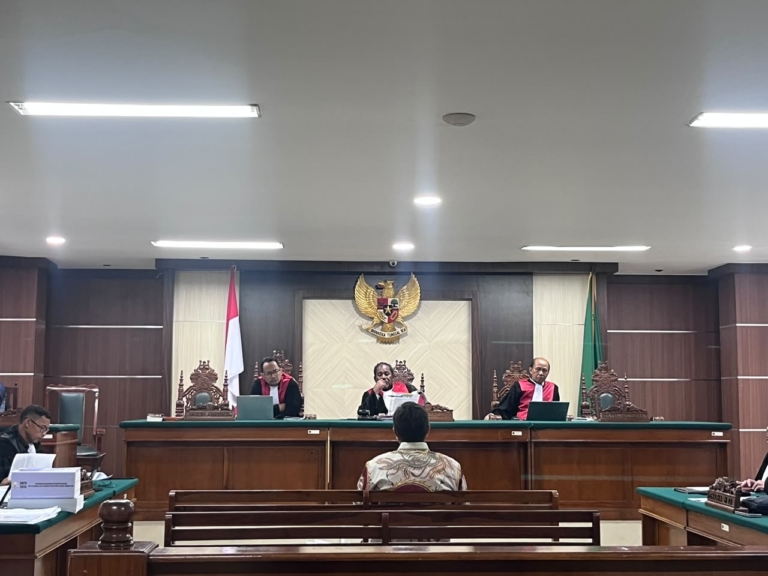 Sidang Korupsi Bibit Nanas Rp52,4 M: Mantan Pj Gubernur Sulsel Bantah Terima Suap, Auditor Bongkar Pengondisian