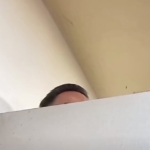 Warga Net Dihebohkan Aksi Pria Mengintip Pria di Toilet Mal