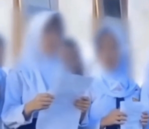 Viral Siswi Berhijab Nyanyi Lagu Rohani Kristen di Luwu