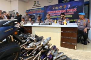 Penertiban Knalpot Brong Makassar: Puluhan Motor Diangkut Saban Hari, Dua Pengendara Ringkus Bawa Sajam